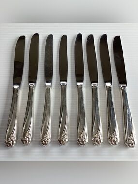 8 X Daffodil 1847 Rogers Bros IS Silverplate Flatware Silverware Dinner Knives